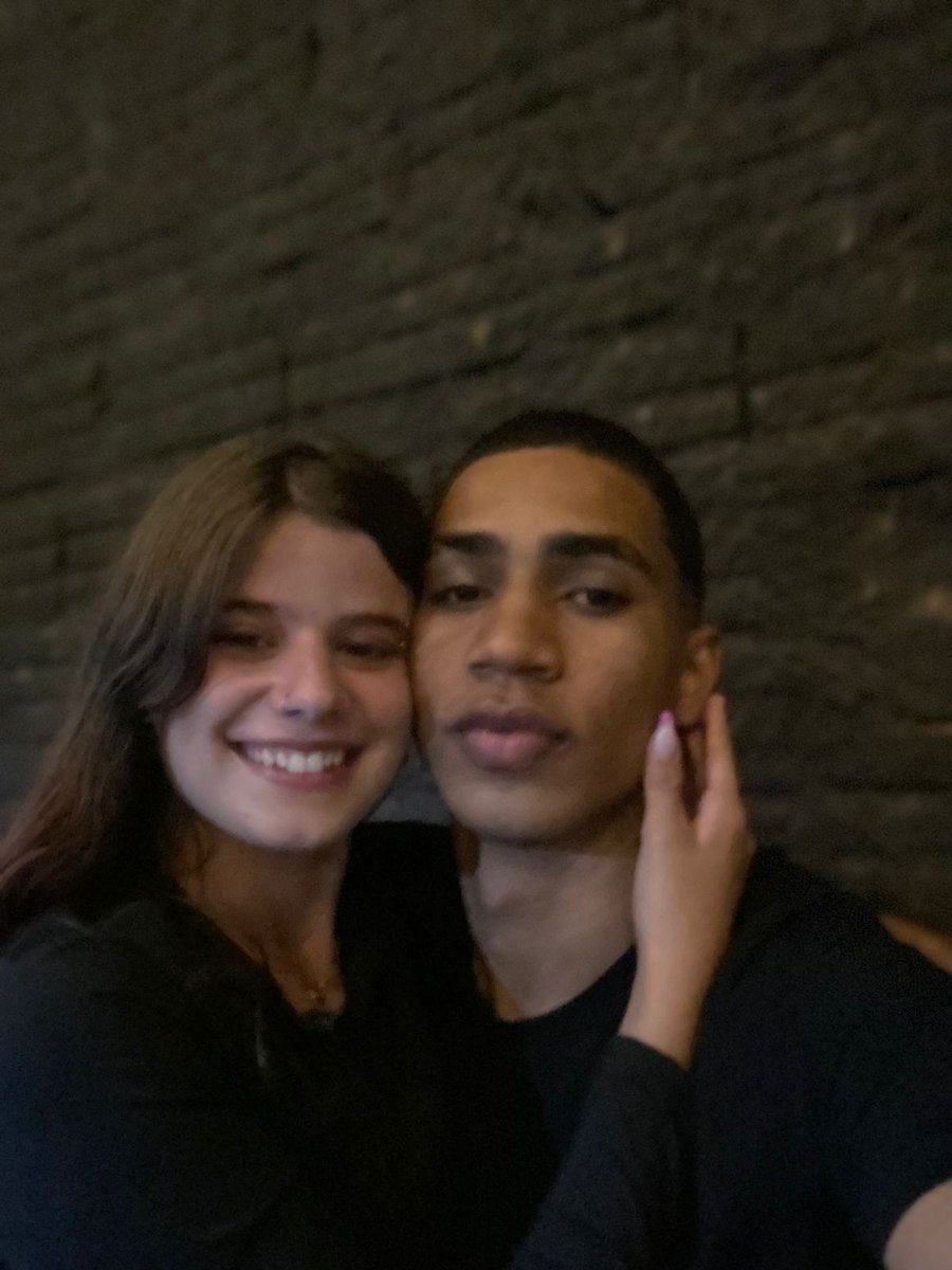 ingrid_cdrs's tweet photo. fotos na mais baixa qualidade nesse pocket https://t.co/rQlLxF520g