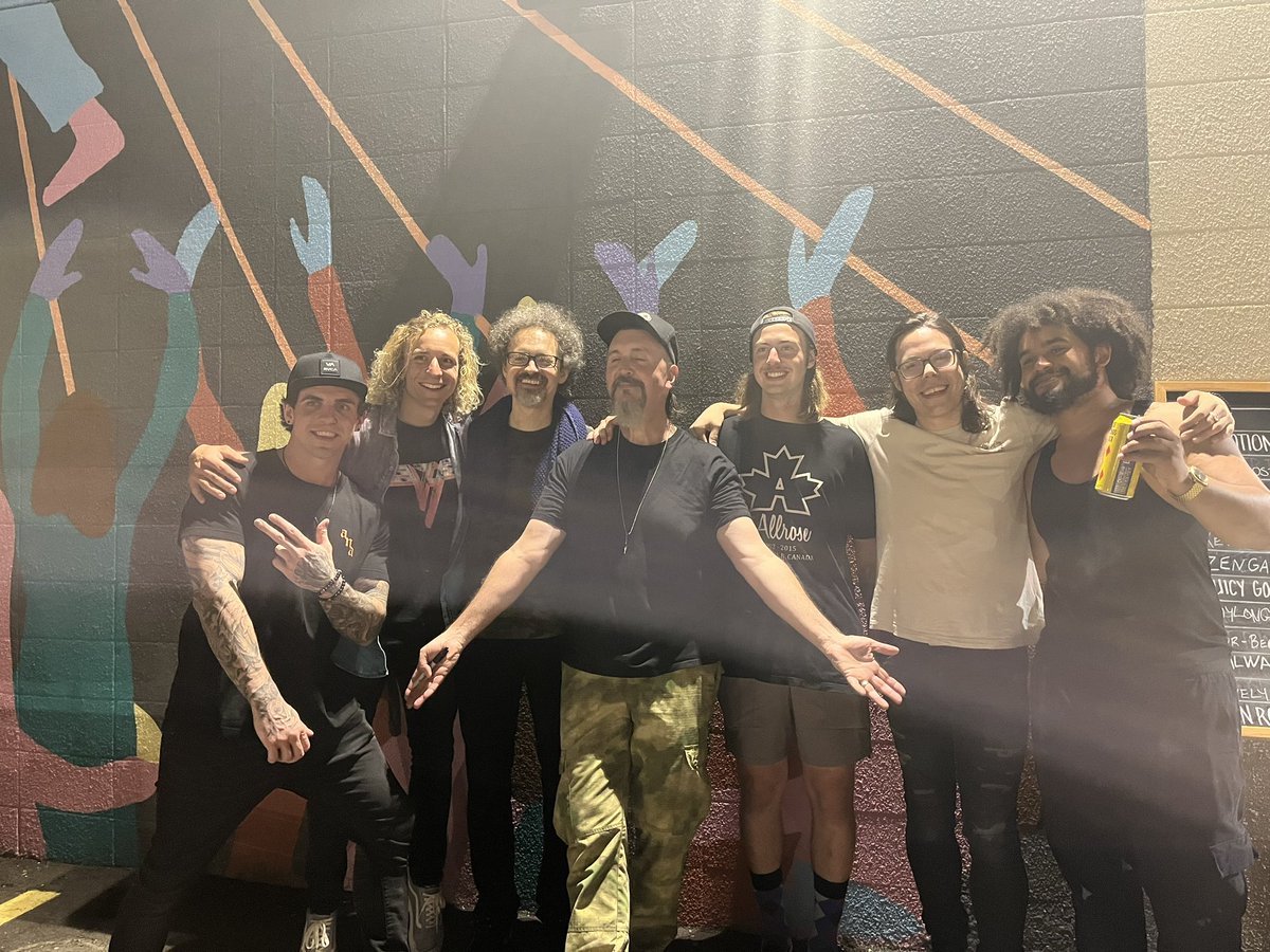 FaceTheEarthRD's tweet photo. Thinking about this epic night where we got to share a stage with the absolutely legendary @Big_Sugar_Music let’s do it again soon!! https://t.co/VOVQIgRWFA