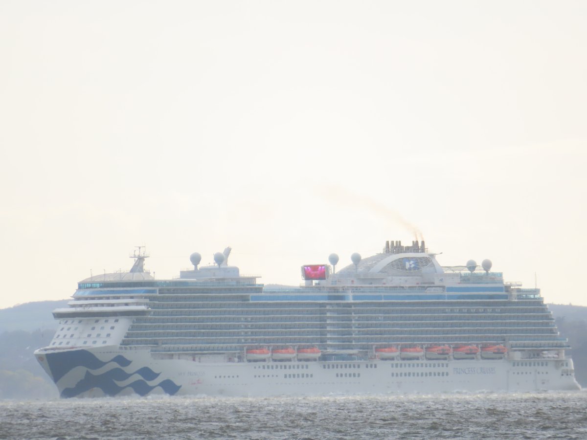 Sky Princess in the Solent on the 15/4/2024.
@PrincessCruises