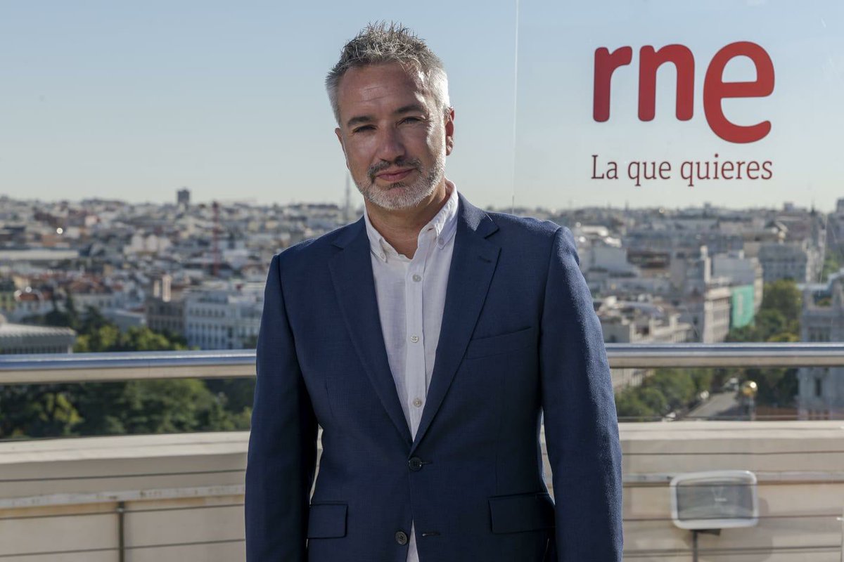 gzumeta's tweet photo. ✔️@OscarTorresR5: “La #radio debe ser un lugar de encuentro palpitante”

▶️El director de @radio5_rne de @rne celebra los 30 años de esta emisora pública  

👉“No entiendo lo de no estar informado”

🔴https://t.co/3O4KbYauGO https://t.co/GIUwSWqAG8