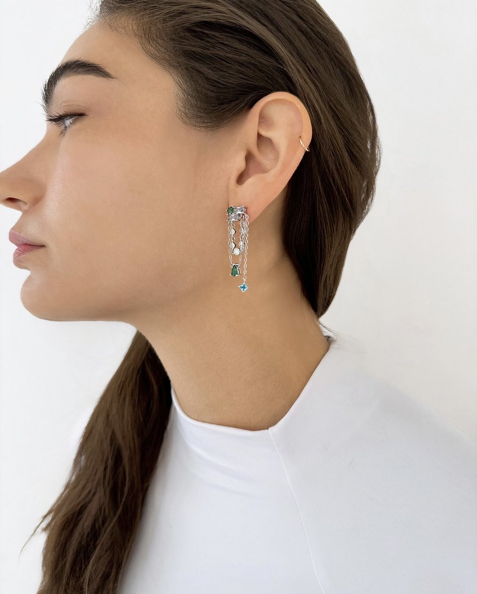 A Sparkle for Every Story ✨ The Joelle Drop Earrings #ShopBonheur #BonheurJewelry . #ChainDropEarrings #TrendingJewelry #MustHaveEarrings #GiftsForHer #JewelryGifts #everydayJewelry #JewelryMadeToLastALifetime
