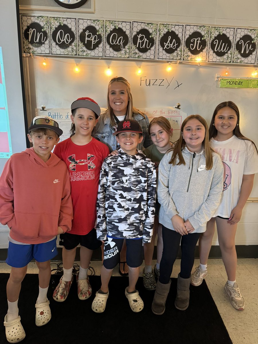 StephPrentice's tweet photo. Some of my past kiddos came over to help with elapsed time today! ❤️ https://t.co/RGWvNgUa51
