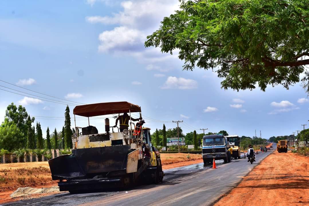 The ongoing asphalting of the 49km Paiko-Lapai Road. Over 5 km have been asphalted in less than two weeks since the work started, demonstrating Gov. Umaru Bago’s dedication to the New Niger agenda. #NewNiger.
