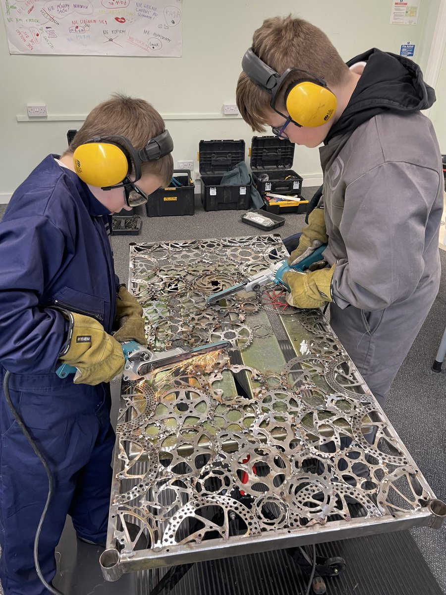 Oor Space Youthy ~ Peebles tweet media