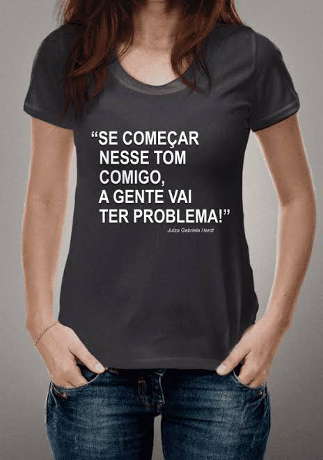 Michele Bolsonaro, 2018, camiseta com frase de Gabriela Hardt ao então ex-presidente Luiz Inácio Lula da Silva, durante o primeiro depoimento prestado por ele à Justiça de Curitiba - depois que Sérgio Moro aceitou assumir o Ministério da Justiça de Bolsonaro.