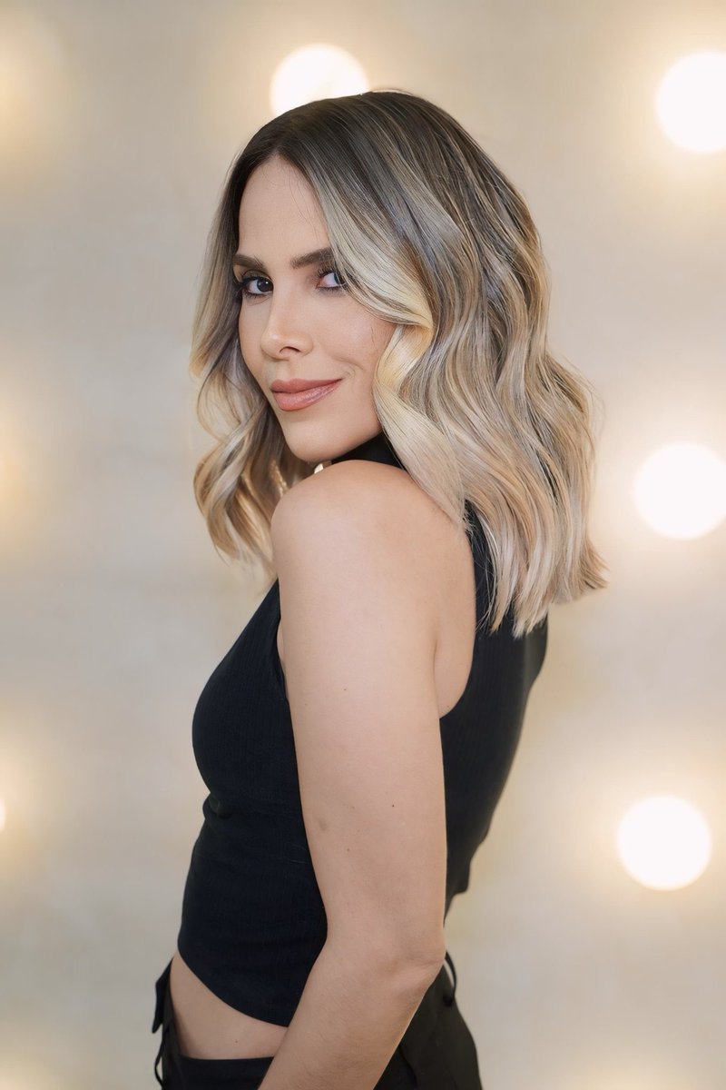 cfdawanessa's tweet photo. Uma transformação no seu visual pode marcar um novo ciclo na sua vida! ✨💛

#TeamWanessa | #WanessaCamargo https://t.co/ezeoM72ePN