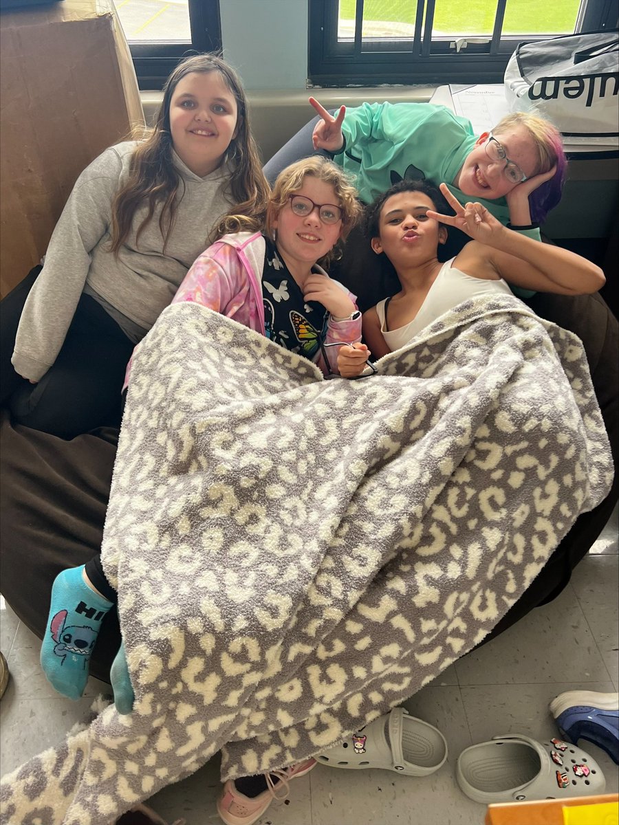 School psychologist Madison Alexander shared this snapshot of one of her lunch bunch groups in a giant bean bag at Southwestern Middle School. Lunch bunch is a time to decompress, share feelings & spend time with friends in a comfortable environment. @NYSEDNews @MoDonahue