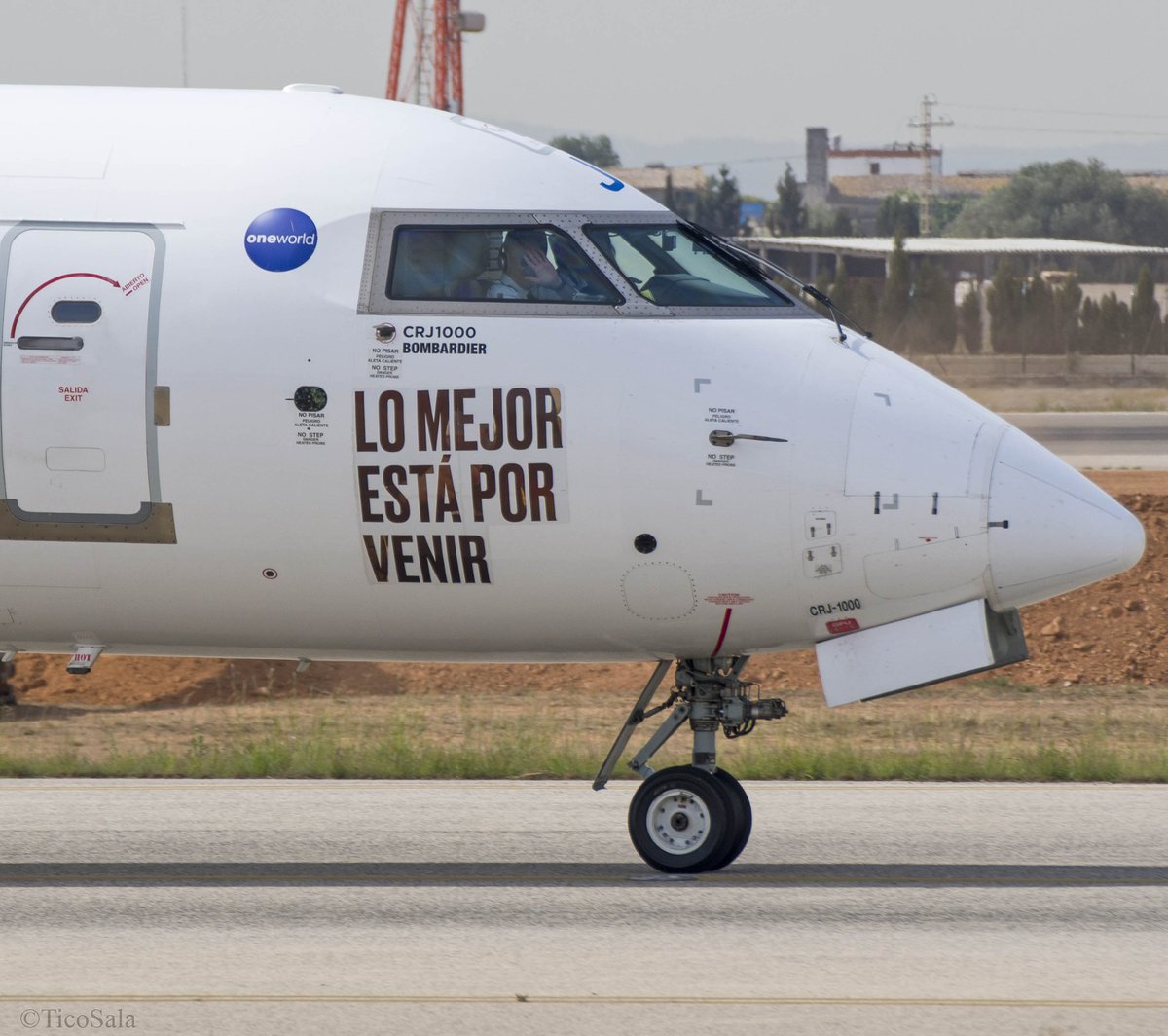 Siempre de agradecer estos saludos en <a href="/aeroVLC/">Aeropuerto Valencia</a> . 🤙🖐🖐