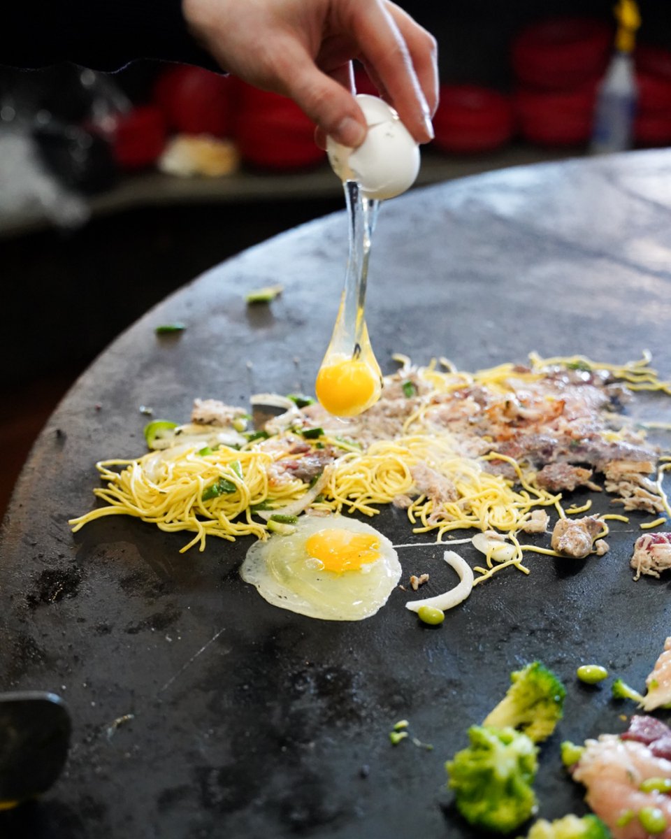 Does an egg or two make the cut into your bowl? I know it would for me 😋 🥚
#bdsmongoliangrill