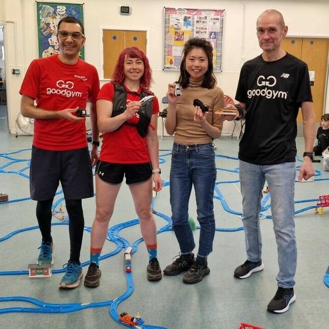 🚂 We couldn't run without our gang of volunteers. We also receive regular support from <a href="/GoodGym/">GoodGym</a>. At the weekend we had help from GoodGym #Ealing &amp; <a href="/GGRichmon/">GoodGym Richmond</a>.We often wonder who enjoys it more, them setting up the giant track or the children playing with their creations.