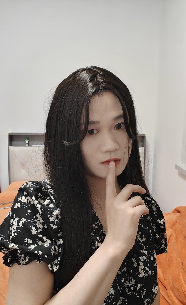 bb6266578617421's tweet photo. 发骚啦，今天换个长发～
#变装 #四爱 #伪娘 #天津伪娘 #CD #骚 #贱货 https://t.co/RYfnzNkoKg
