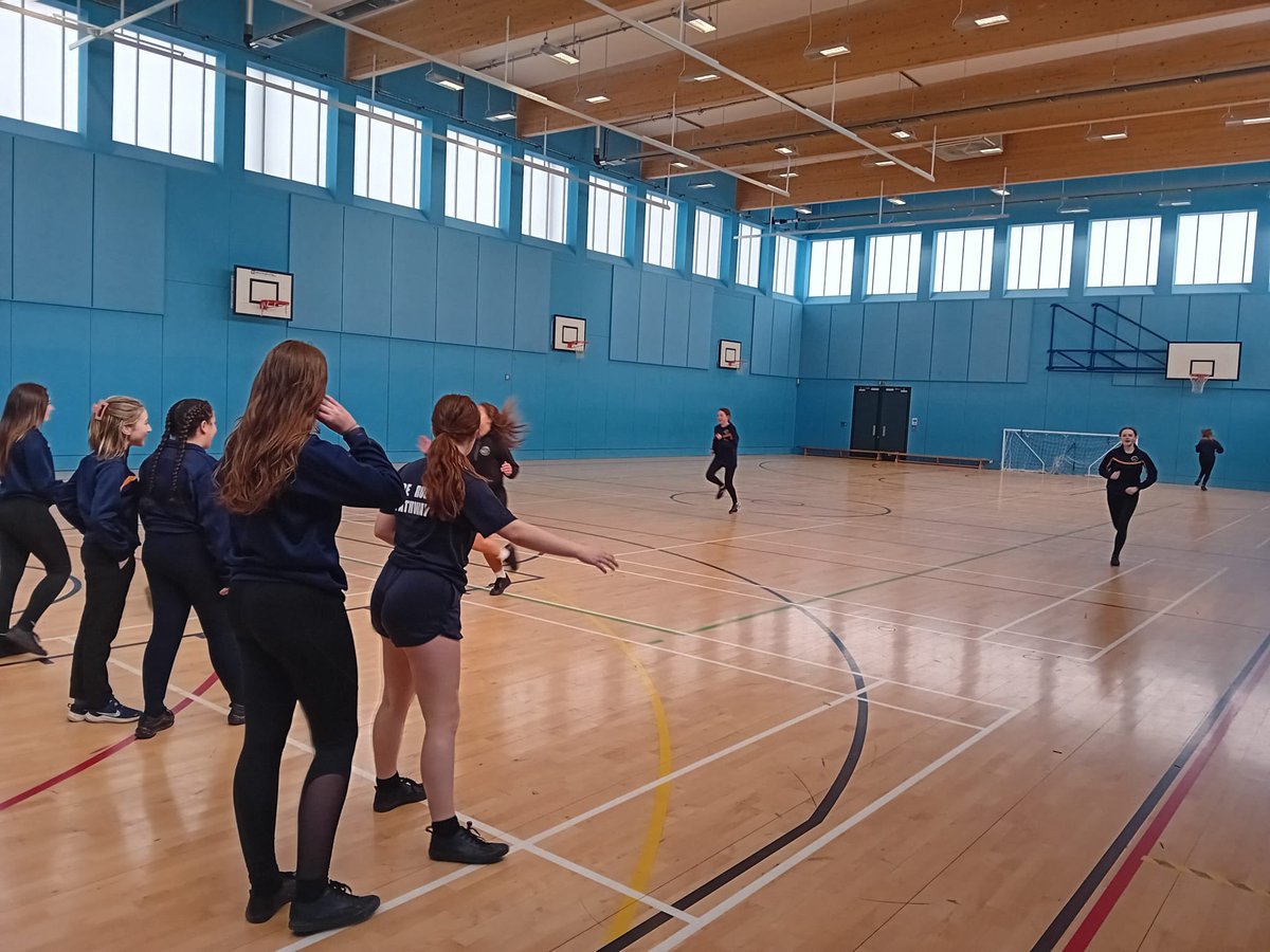 Well done to our @WMount performance pathway students for a brilliant afternoon of fitness training, athletics and rugby. Our brand new girls pathway students are doing amazing.