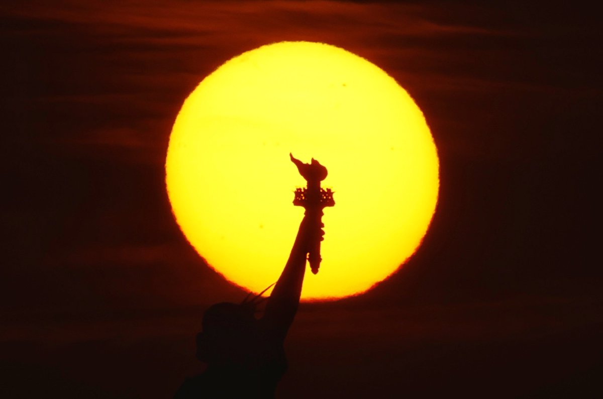 Sunrise, New York City, Monday morning #newyork #newyorkcity #nyc #statueofliberty @statueellisfdn