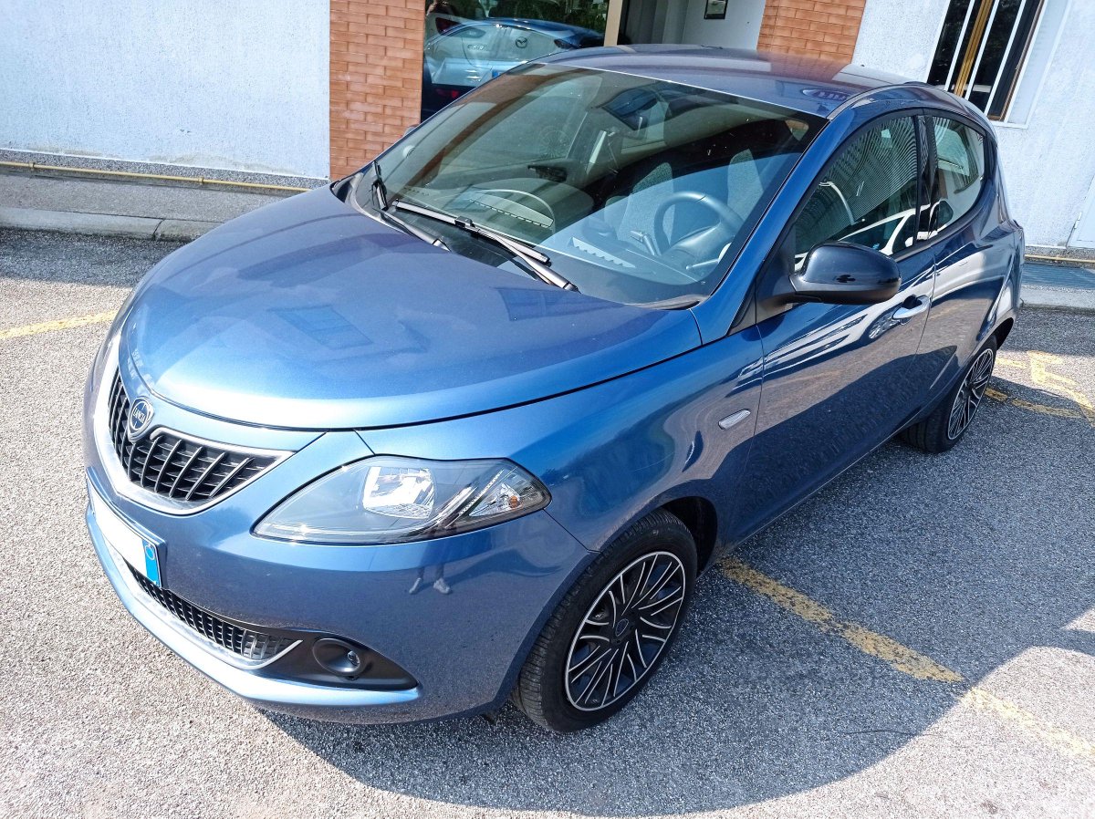 AutoDelFrateSrl's tweet photo. LANCIA Ypsilon 1.0 FireFly 5 porte S&amp;S Hybrid Alberta Ferretti
Elegante e piena di optional!
Chiamaci per provarla e avere più informazioni!
3713239099
🔝🔝🔝🔝🔝🔝🔝🔝🔝🔝
 https://t.co/gqV82LeOQN https://t.co/09C1qvByTa