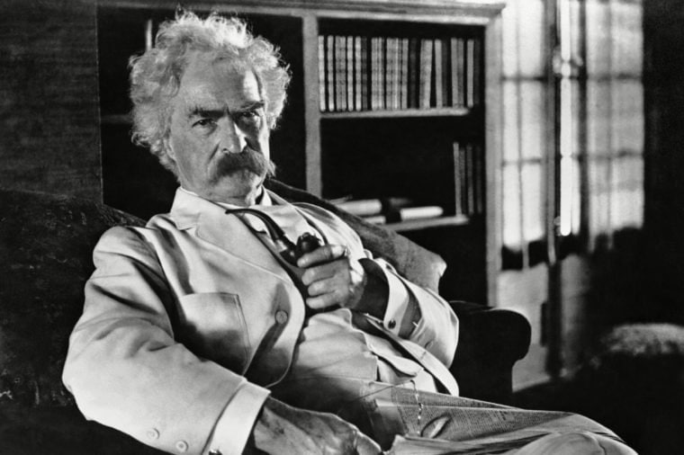 Mark Twain's Meteor Birthday Every 76 years Halley's Comet passes Earth, where it is visible to the naked eye. Mark Twain was born in the year that Halley's Comet, as close to Earth as possible, was visible in the sky - that was 1835. In 1909, Mark Twain predicted that he…