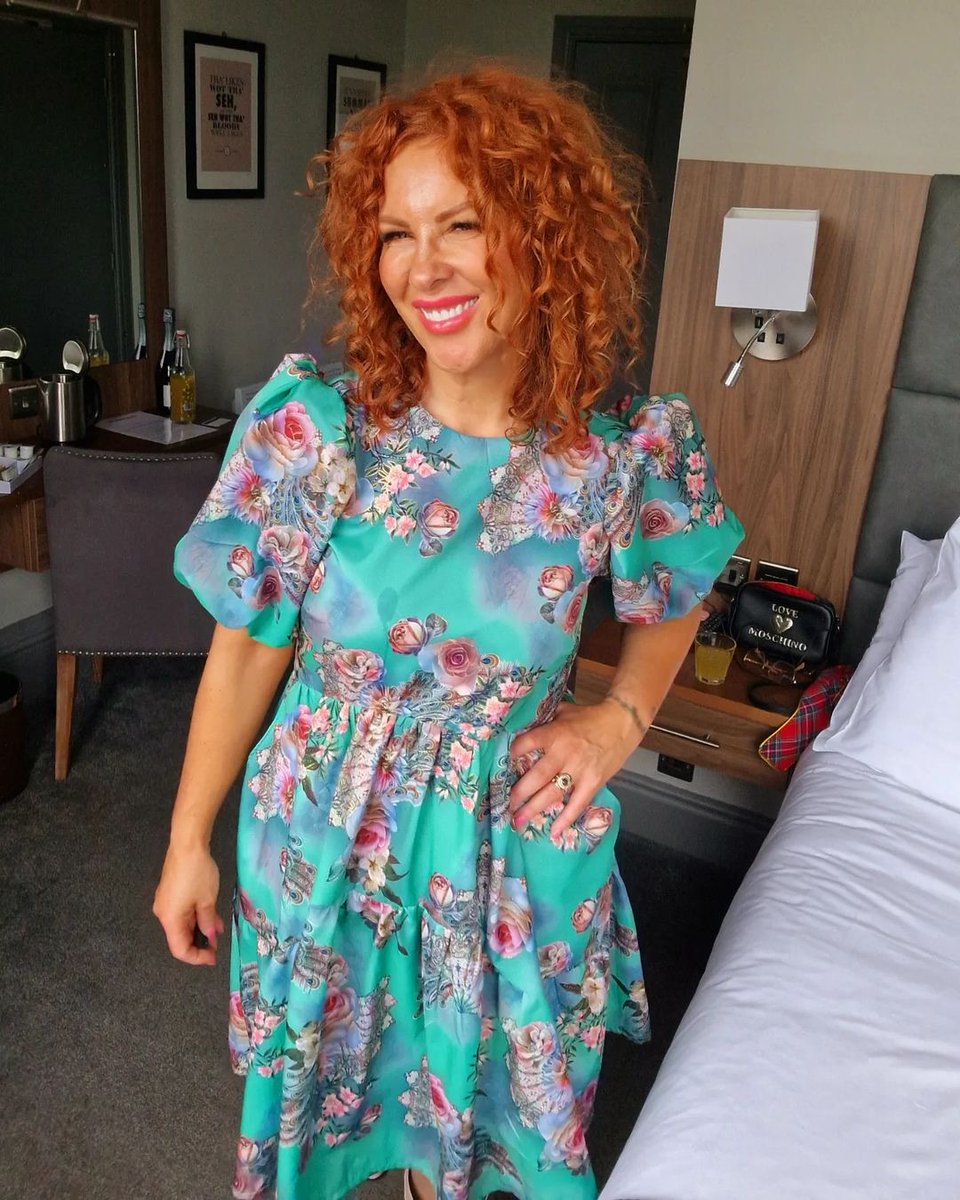 SimpMcCalls's tweet photo. @mrs_kelly_sews made the most beautiful floral version of #ME2016 in this vibrant cotton sateen fabric ๐ธ
Emma has used the shorter sleeves in View B with the skirt from View A for cute Spring version of this dress.
https://t.co/XHqGuiL4xo https://t.co/2rUjjWyu8k