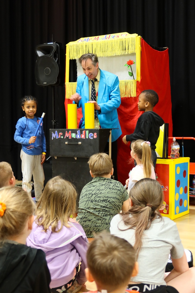 strive_sport's tweet image. Magician Mr. Muddles wowed our camp during half term! 🎩✨

Kids (and coaches 🤣) enjoyed having him visit!

BOOKINGS NOW OPEN FOR MAY HALF TERM‼️ 

Sign up: strivepeandsport.onsidelive.co.uk/sign-in

#magicshow #magicshows #kidsmagic #kidsmagicshow #halftermfun #halftermactivities #halftermbreak