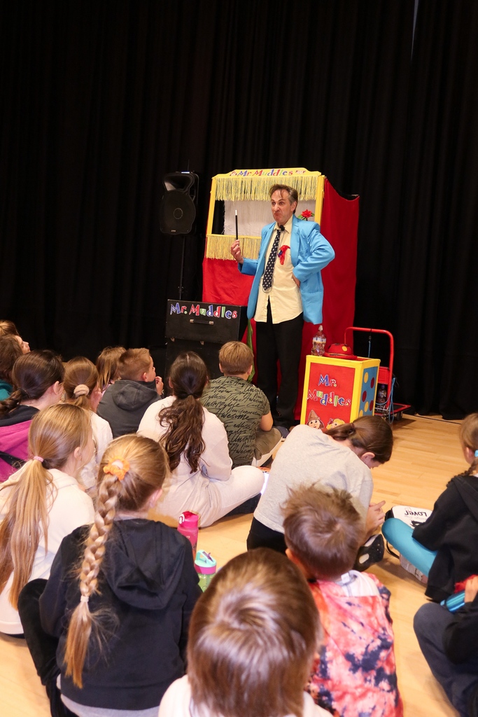 strive_sport's tweet image. Magician Mr. Muddles wowed our camp during half term! 🎩✨

Kids (and coaches 🤣) enjoyed having him visit!

BOOKINGS NOW OPEN FOR MAY HALF TERM‼️ 

Sign up: strivepeandsport.onsidelive.co.uk/sign-in

#magicshow #magicshows #kidsmagic #kidsmagicshow #halftermfun #halftermactivities #halftermbreak