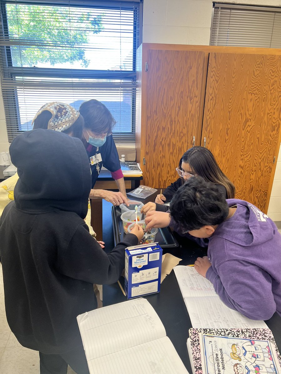 elainev51197658's tweet photo. @barronpioneers Getting ready for #ScienceSTAAR with an empowering and inspiring review that will help learners thrive! #itstartswithus @ELPASO_ISD https://t.co/lISkJrRBvg