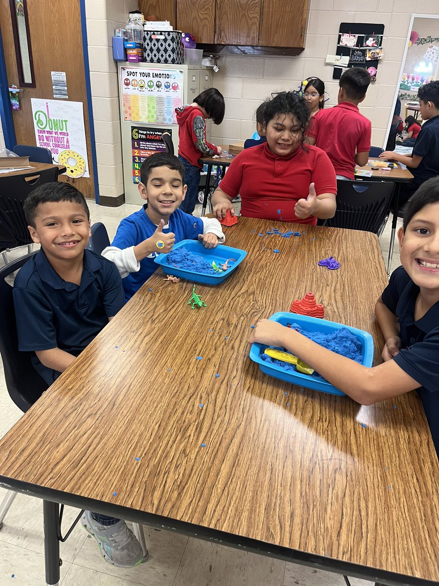 JenniferSal14's tweet photo. A little bit of fun for our 3rd grade students who will be taking the STAAR on Wednesday. #YouGotThis https://t.co/ybfjO2OEb6