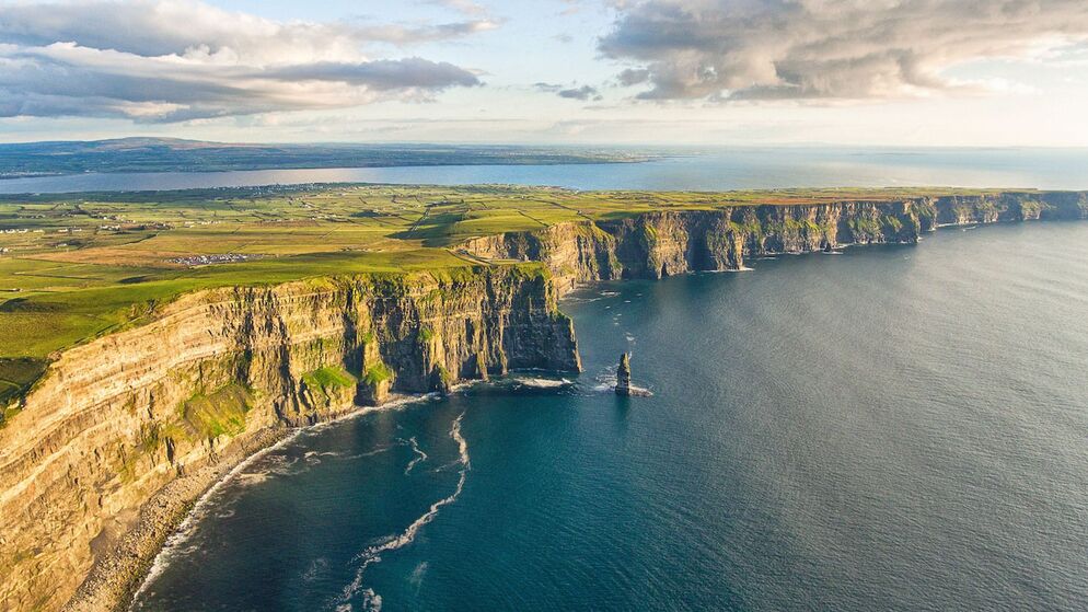 ¿Necesitas inspirar tu viaje a Irlanda? Esta ruta en coche por los paisajes y acantilados más salvajes de Irlanda te va a dejar boquiabierto. ¡Te contamos qué visitar día a día en esta parte de la Ruta Costera del Atlántico. ¡Toma nota! 📝 ➡️ go.irlnd.co/bu1pi9