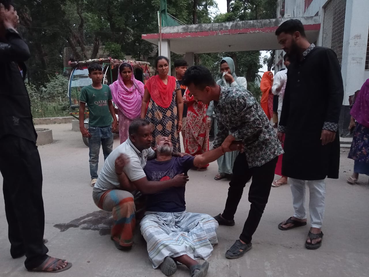 বেড়াতে এসে দুই বন্ধুর মর্মান্তিক মৃত্যু অপর বন্ধু আহত