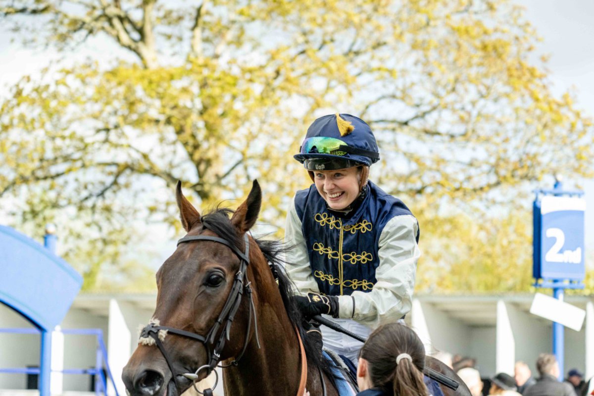 Phoenix Passion makes it a double on the day at Windsor under jockey Saffie Osborne. Congratulations to his owners Opulence Thoroughbreds 🏆 #EdWalkerRacing