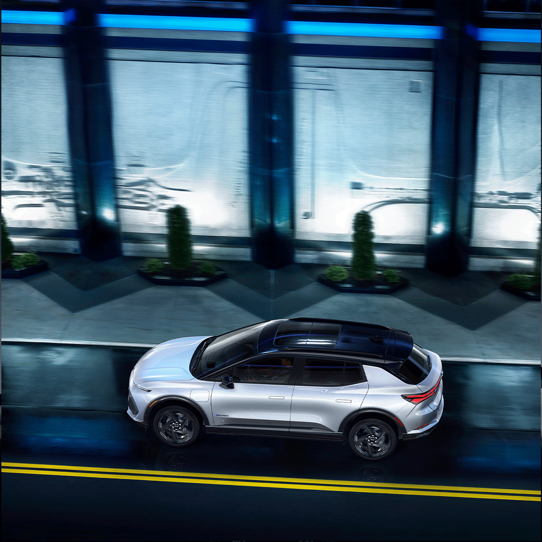 AutosLatinos's tweet photo. Experimenta el futuro del diseño con el #ChevyEquinoxEV. Líneas elegantes y estética moderna redefinen la sofisticación eléctrica. https://t.co/I35MeSrTbh