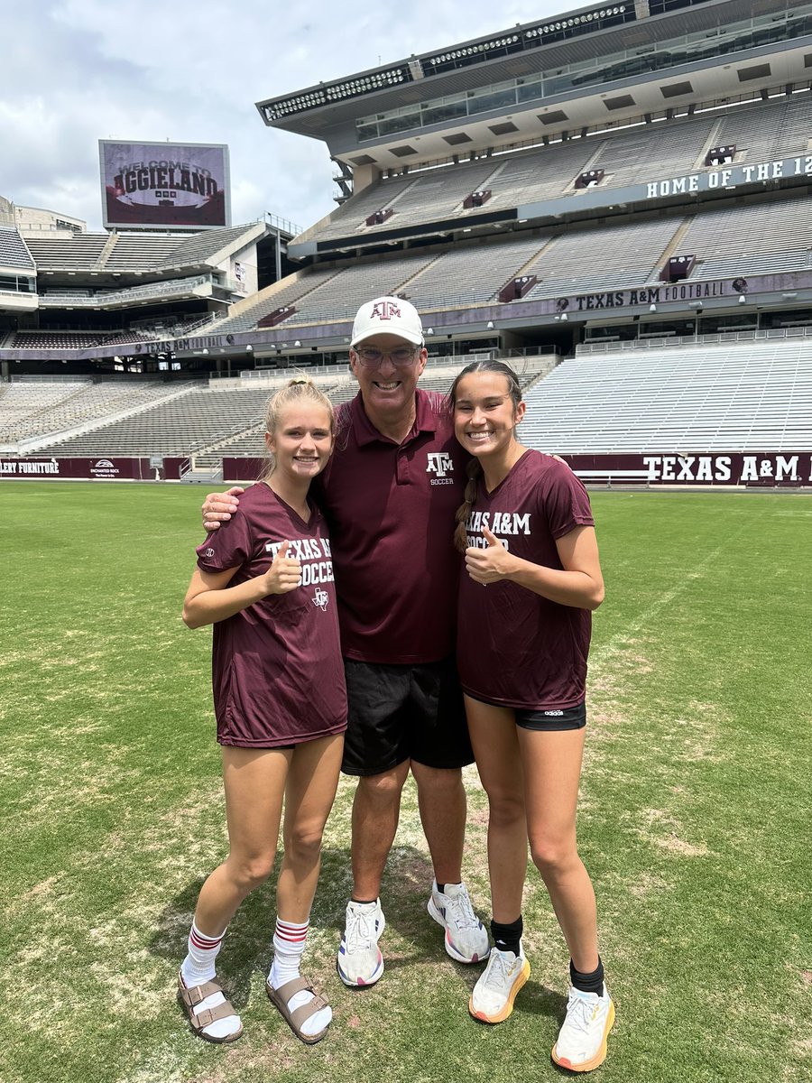 Thank you @CoachGSoccer, @Alyssa_Mautz and Aggie soccer players for putting on an amazing camp yesterday! I learned a lot about the program and it was exciting to play on Ellis field. #GigEm #tamu @ImYouthSoccer