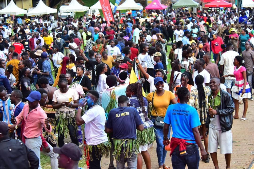 Calling up all ladies and gentlemen for the unmatched vibes of the gishu culture celebration #kadodikarnival2024 happening on the 4th of may 2024 at UMA show grounds. Grab your early bird ticket via qkt.io/KadodiKarnival @YyCoaches @PilsnerLagerUg @CapitalFMUganda