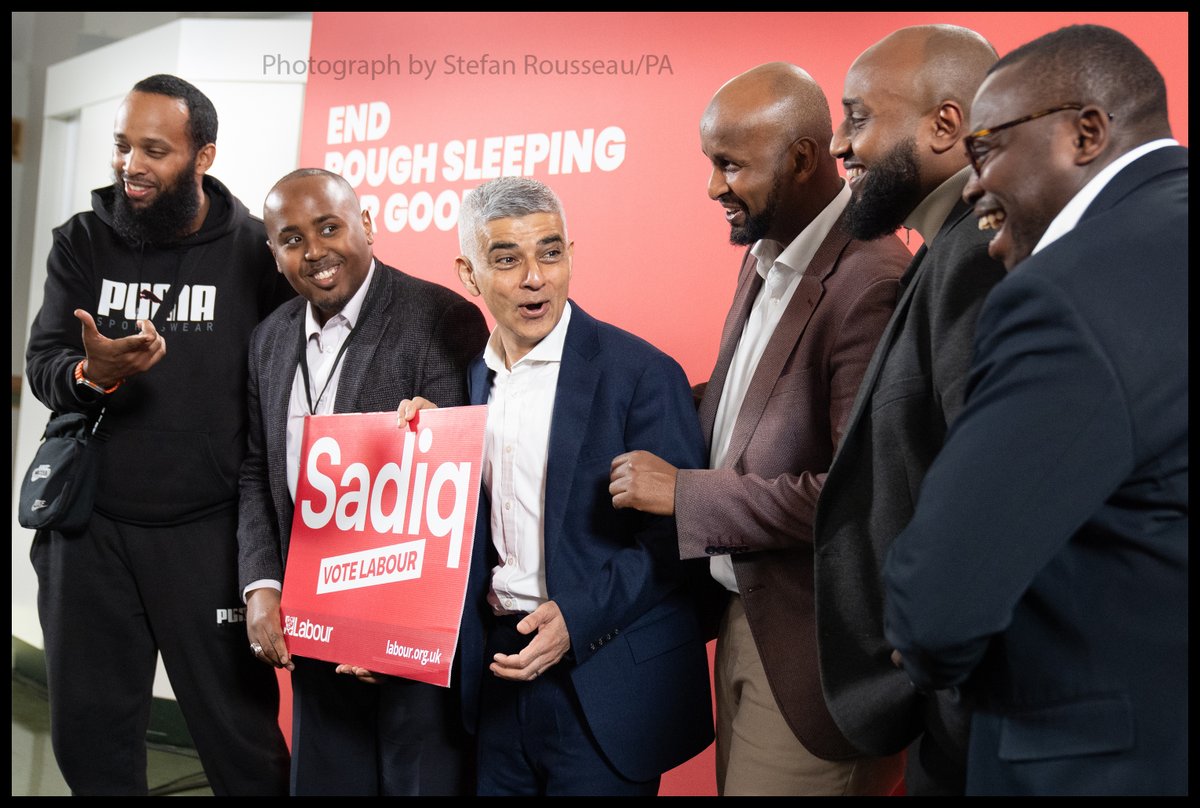 Photo du Jour: @MayorofLondon @SadiqKhan Khan meets local councillors and candidates at St John’s Church in Waterloo, south London after he pledged to wipe out rough sleeping in the capital by 2030. By Stefan Rousseau/PA