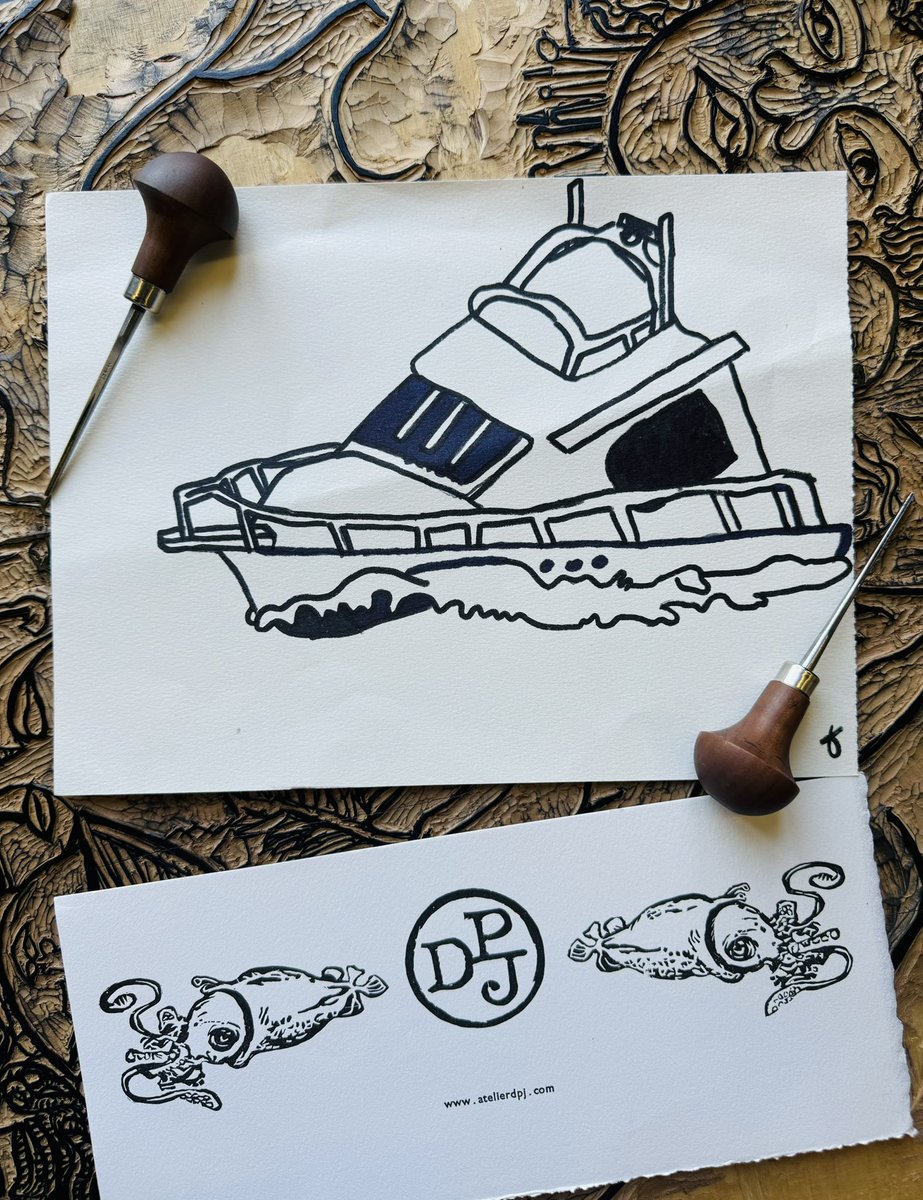 CONCOURS Dessine-moi un bateau, Maé, 8 ANS, #Beziers📍 
Pour voter, partagez ! Les like n’entrent pas en compte. 
C’est à vous de décider : le post le + partagé sera le gagnant et verra son dessin édité dans notre atelier de gravure 🧑‍🎨 
ATELIERDPJ.COM