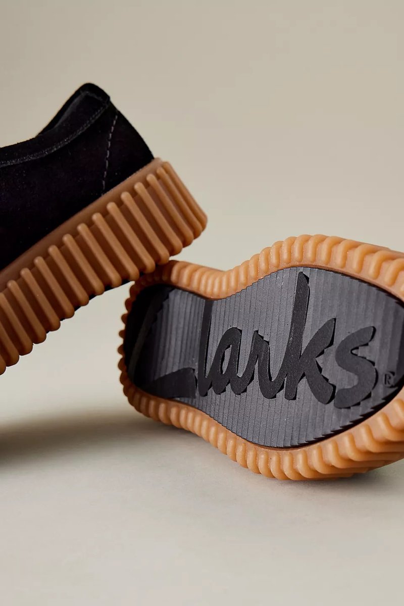 Someone told us that the top-trending shoes have stepped into Anthro? Say hello to all new @clarks, the hottest kicks on the block 👌 👌 > anthropologieeu.visitlink.me/vd8kpB