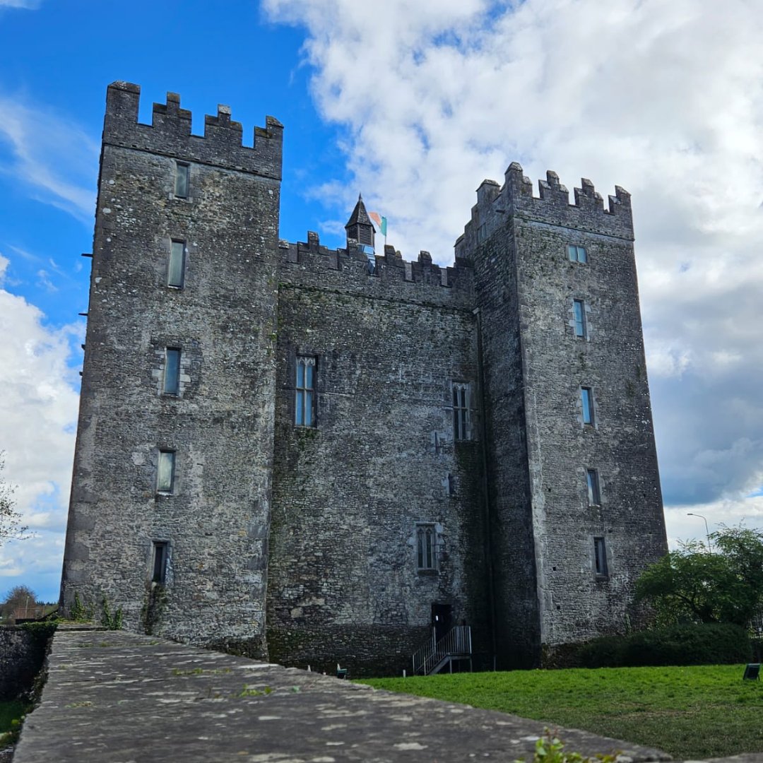 🧙‍♂️ Feel the enchantment of Bunratty Castle: Where myths thrive!

📍Bunratty Castle & Folk Park, Co Clare

Courtesy of Kevin Sheehy 

 #ireland #bunrattycastle #travel #countyclare #bunrattyfolkpark #visitireland #bunrattycastleandfolkpark #wildroverdaytours