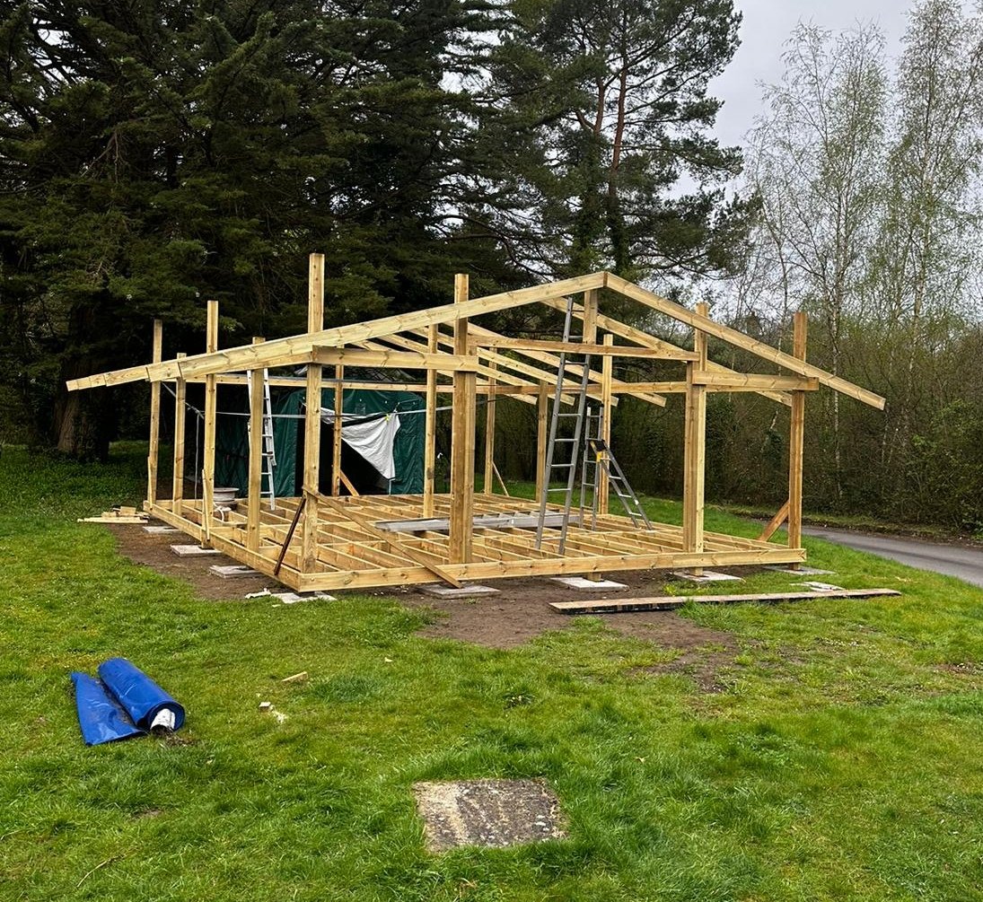 PaulMaseyBioMed's tweet photo. Spent the weekend with this lovely lot building a mess hall for the team. Really proud of what we achieved and enjoyed every minute of it.
@SERVE_ON
#darkswan
#worktounwind
#path4progress https://t.co/aopN3UKcY8