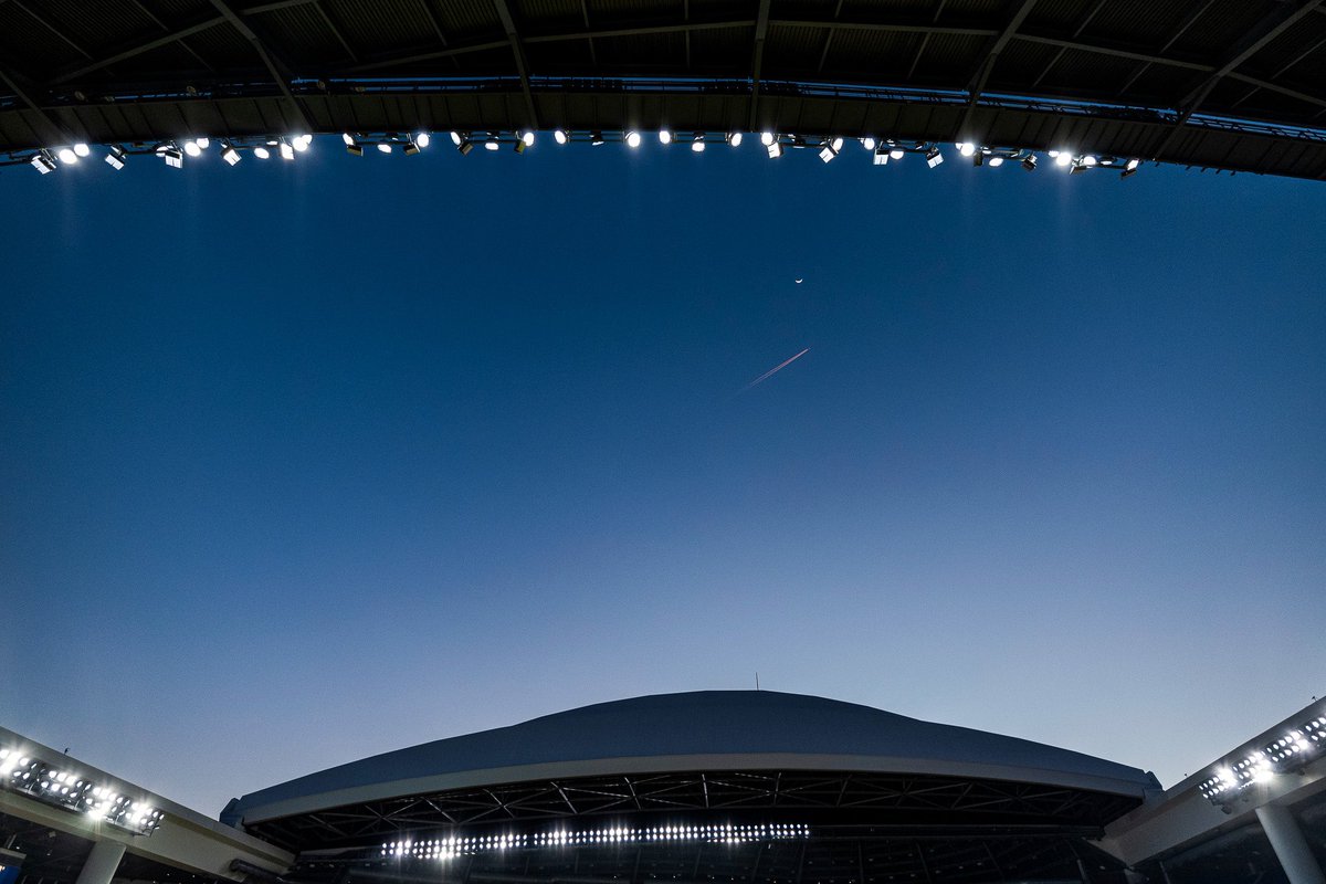 Tonight’s roof status: OPEN See you at @loanDepotpark tonight for our 6:40PM start: marlins.com/tix #HomeOfBeisbol