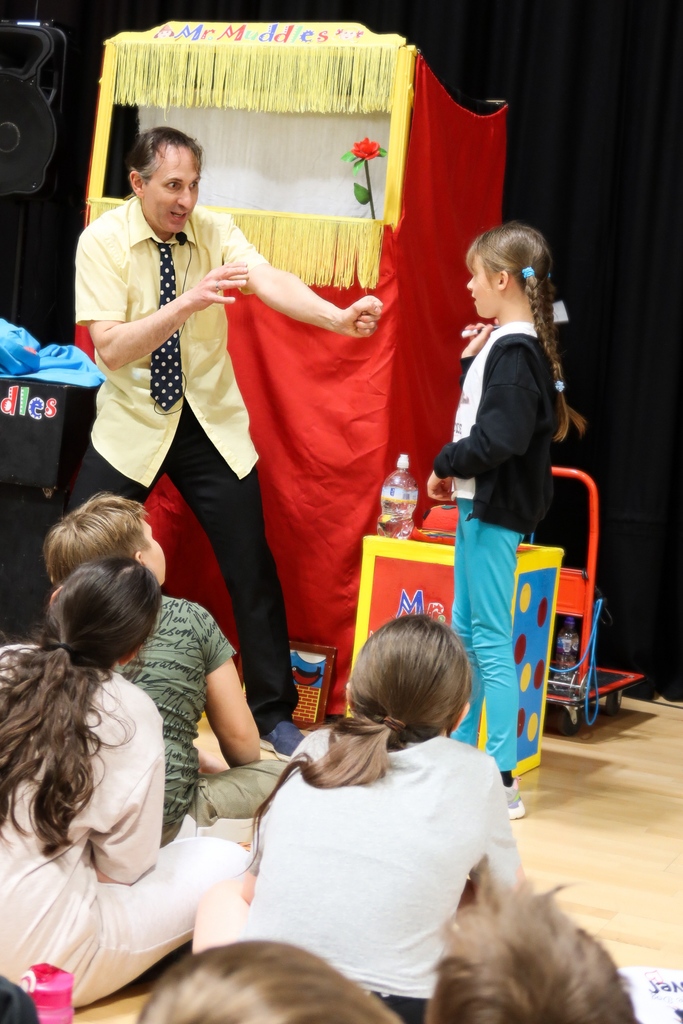 strive_sport's tweet image. Magician Mr. Muddles wowed our camp during half term! 🎩✨

Kids (and coaches 🤣) enjoyed having him visit!

BOOKINGS NOW OPEN FOR MAY HALF TERM‼️ 

Sign up: strivepeandsport.onsidelive.co.uk/sign-in

#magicshow #magicshows #kidsmagic #kidsmagicshow #halftermfun #halftermactivities #halftermbreak
