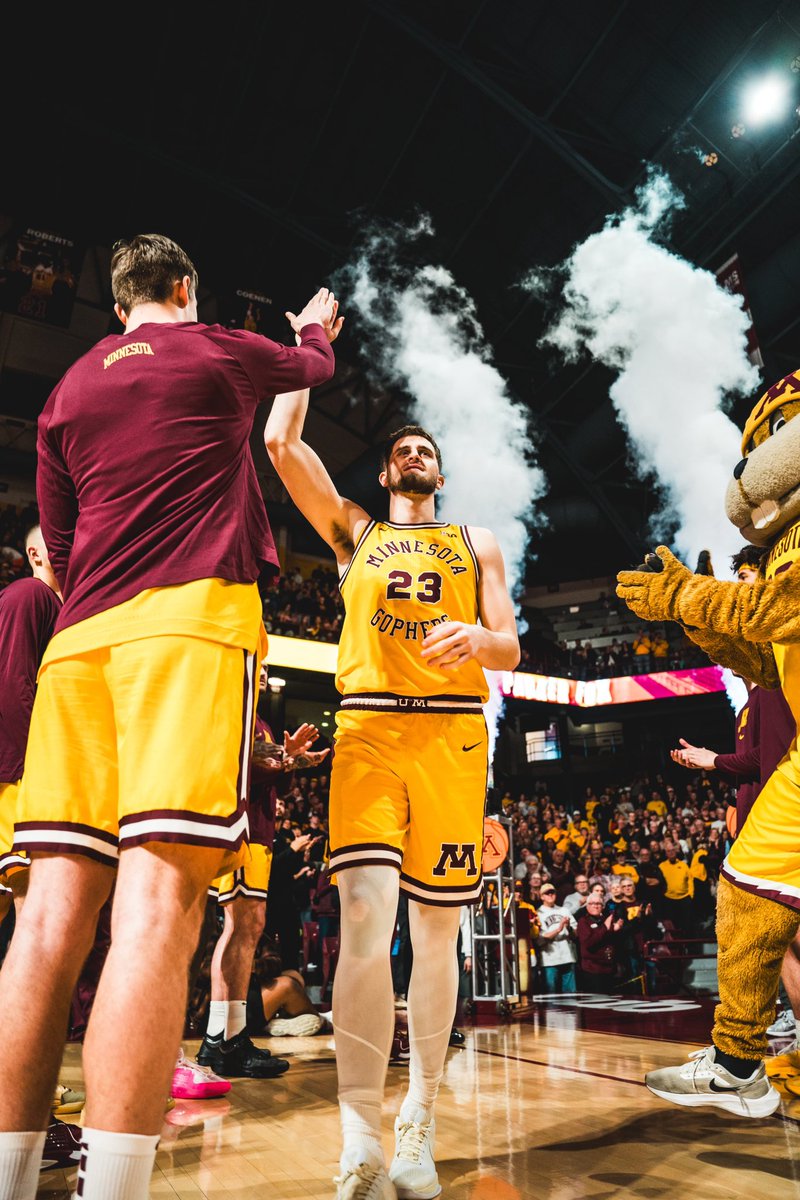 Thank you Gopher fans for supporting me during my time in Minnesota. I've been so blessed to live out a dream of wearing the maroon and gold. I’m so happy to have made the decision to come back for one more year with @DTAthletes! MINNESOTA. LET’S. GO. #Gophs #Rah 〽️💛