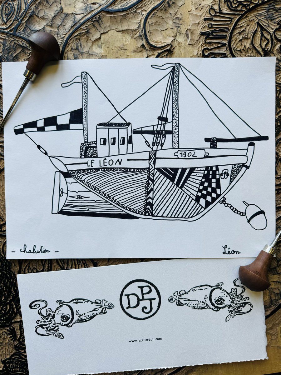 CONCOURS Dessine-moi un bateau, Léon, 9 ANS, Les Échelles (Savoie)📍 
Pour voter, partagez ! Les like n’entrent pas en compte. 
C’est à vous de décider : le post le + partagé sera le gagnant et verra son dessin édité dans notre atelier de gravure 🧑‍🎨 
ATELIERDPJ.COM