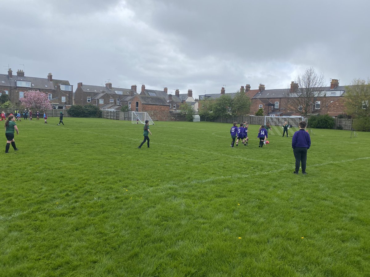 We saw some excellent skills and every weather condition going this afternoon at our Girl’s football tournament with @nplschool and @Martongate_Sch. Well done to everyone involved, we had a great time! @QuayVP @QuayPrincipal @J_CoatesDRET