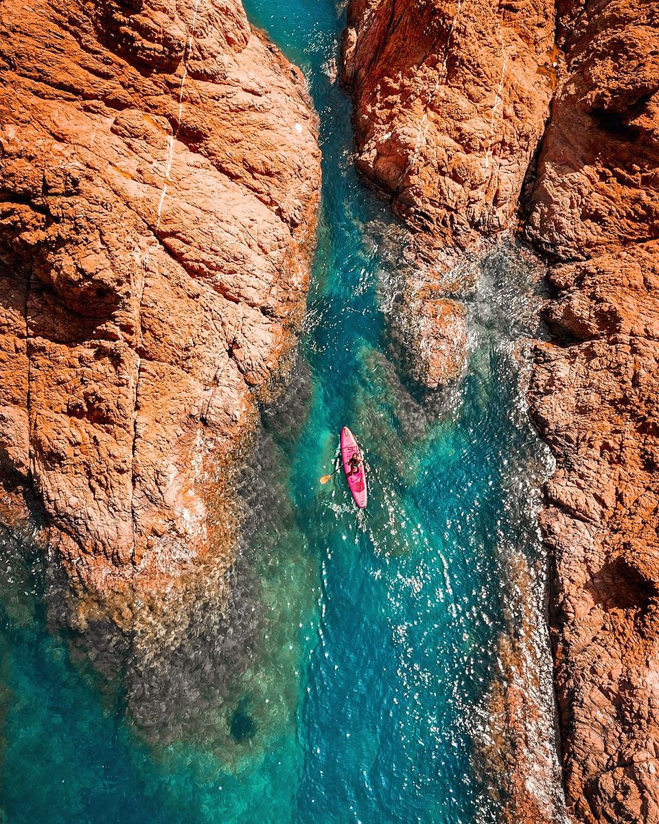 On se croirait déjà en été en #CotedAzurFrance ☀️

📍Calanque de l’Esterel - Dramont @StRaphael_Var
📸@camille_auriol_ (IG) 

#LeVarLUnique @VarTourisme @EsterelCoteAzur