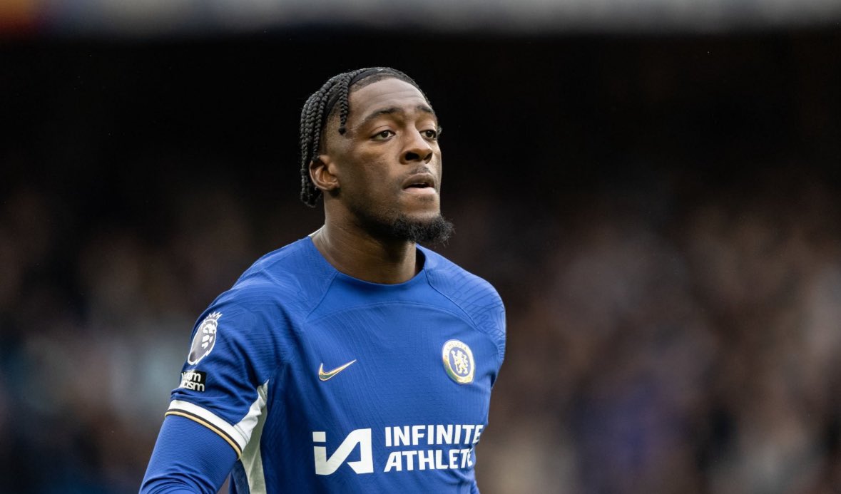 Axel Disasi will not be in tonight’s squad as Chelsea face Everton - but his issue isn’t thought to be anything major. He’s likely to be available for the next game. #CFC