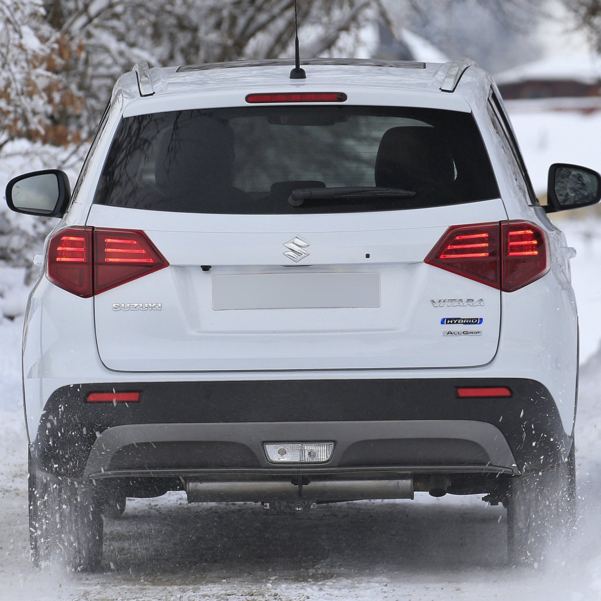 🚙 Y pensar que hace pocas semanas cogíamos el #SuzukiVitara Strong Hybrid para disfrutar en la nieve con la tracción ALLGRIP.
#SuzukiHibrido #Vitara4x4 #suzuki4x4