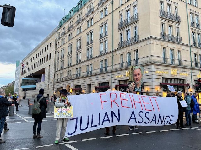 ⏳ Mahnwache via #FreeAssangeBerlin⏳

Mahnwache Freiheit für Julian #Assange in #Berlin

Wann?
Heute, Donnerstag, 18.04.2024
18 - 20 Uhr

Wo?
Pariser Platz

freeassange.eu/#veranstaltung…