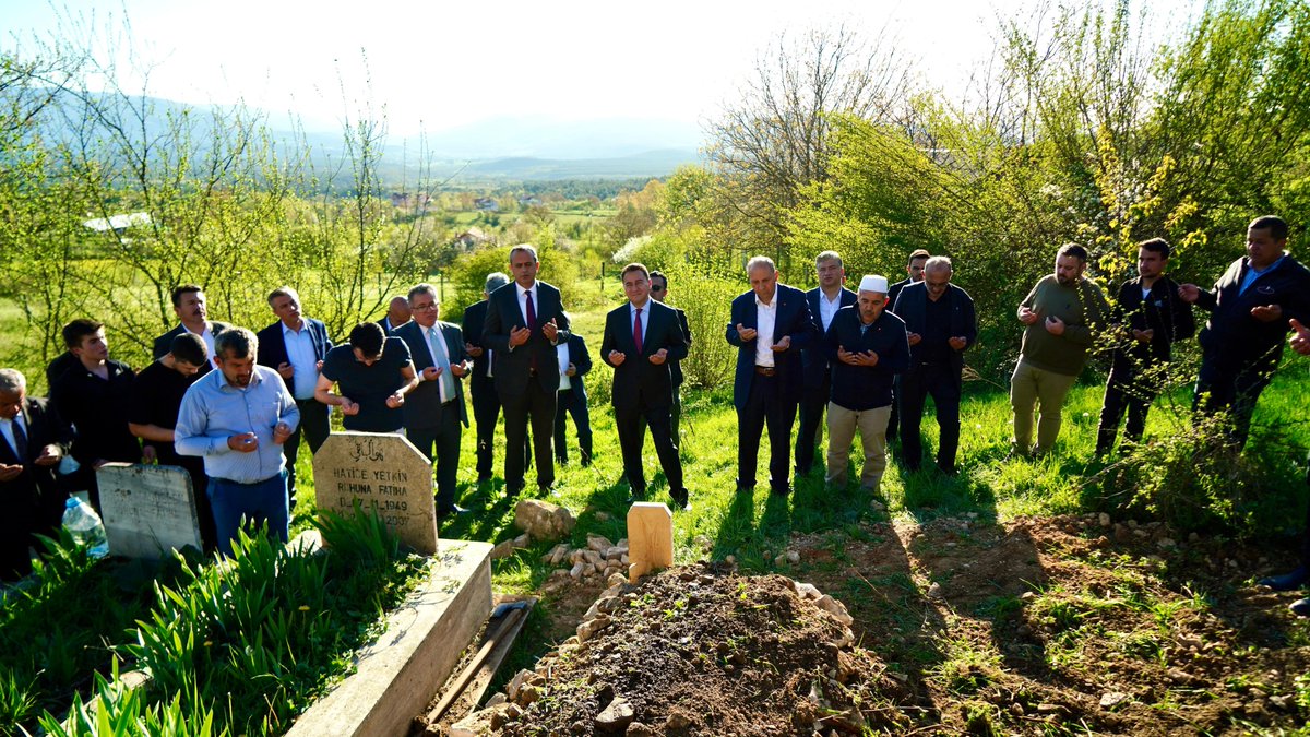 Genel Başkanımız Sayın Ali Babacan ile birlikte Bolu Belediye Başkan Adayımız Nadir Gürkan Yetkin’in vefat eden babası Zeki Yetkin’in Mengen’deki cenazesine katıldık.
Merhuma Allah'tan rahmet, ailesine ve sevenlerine başsağlığı diliyorum.
