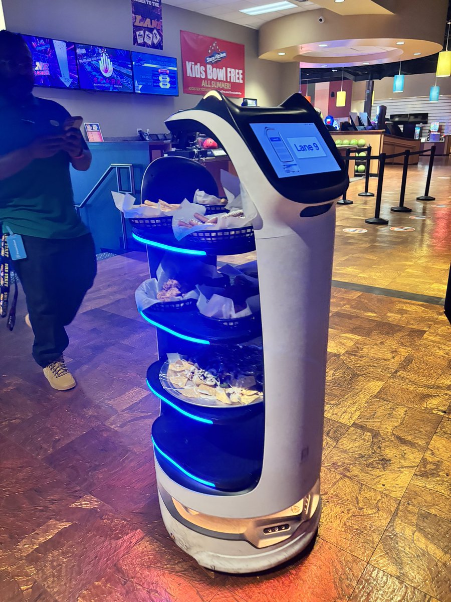 Learning can be fun and Chef Green’s students took a behind the scenes tour at Stars and Strikes today. Culinary focus, STEM focus and Management focus all in one trip. ✅✅✅ <a href="/SummervilleWave/">Summerville High School</a>