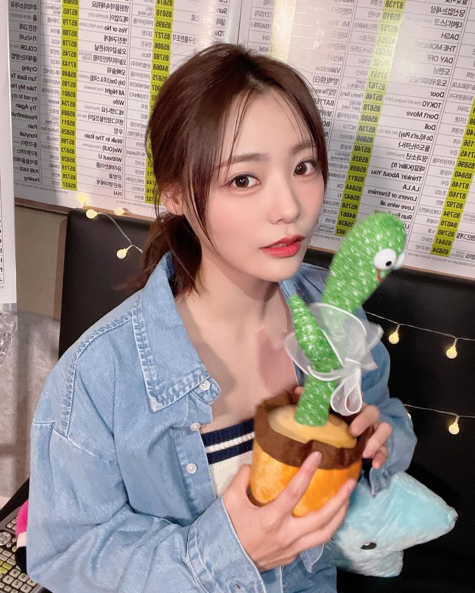 vsiyeon's tweet photo. greetings to all! how are things going for you today? i hope it turns out fantastic. i completed a number of tasks today while surrounded by lots of adorable things. for instance, this toy of a cactus is familiar, right? this is cute and appealing! ✧ ˚. ᵎᵎ 🌵 https://t.co/MHbQZcsmPx