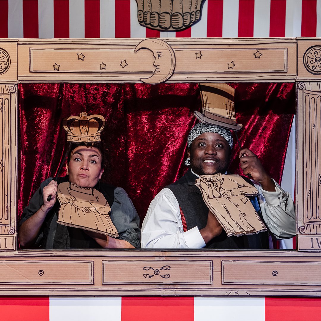 👑💩Join @ETOpera this Saturday in our Studio for The Great Stink, a hilarious, fun-filled family show about poo… lots of it! Brought to life with singers, musicians, puppets, and interactive moments. Recommended for ages 7+ 🎟️:ow.ly/ItAe50Rgsr6 📸Julian Guidera