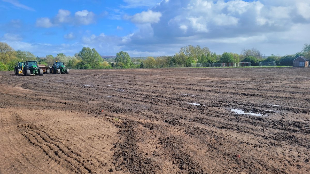 Day 7.... heavy rain this morning, made any earth work impossible. So irrigation tank pad concreted and main drainage chamber finished. Hopefully start breaking ground tomorrow and install drain pipe channels.