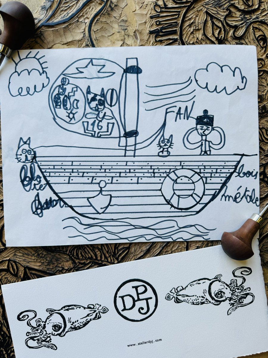 CONCOURS Dessine-moi un bateau, Natanaël, 8 ANS, #Brest📍 
Pour voter, partagez ! Les like n’entrent pas en compte. 
C’est à vous de décider : le post le + partagé sera le gagnant et verra son dessin édité dans notre atelier de gravure 🧑‍🎨 
ATELIERDPJ.COM